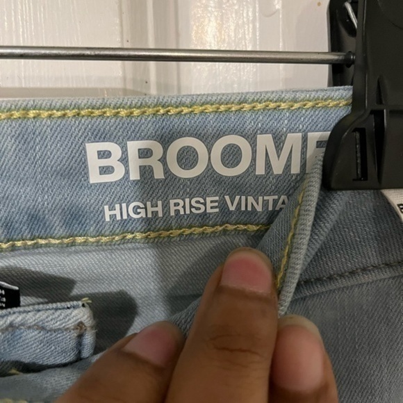 Dkny light blue denim high rise vintage Broome fit denim jeans. Comfort stretch! - Picture 8 of 8